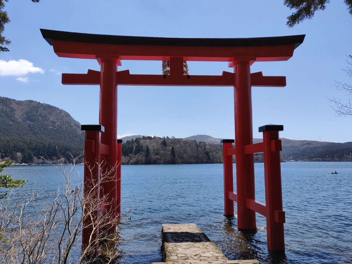 Hakone-jinja torii dans l'eau